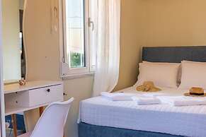 Casa Anthea 3 Bedroom Apartment With Garden