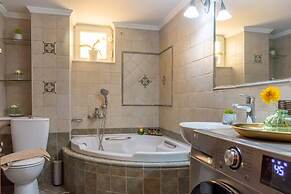 Casa Anthea 3 Bedroom Apartment With Garden