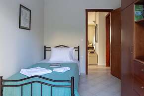 Casa Anthea 3 Bedroom Apartment With Garden