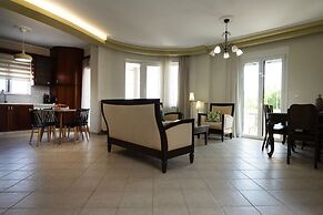 Casa Anthea 3 Bedroom Apartment With Garden