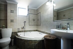 Casa Anthea 3 Bedroom Apartment With Garden