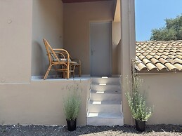 Olga's Sea View Studios -500m from Ipsos