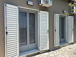 Olga's Sea View Studios -500m from Ipsos