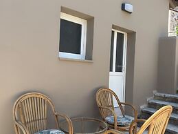 Olga's Sea View Studios -500m from Ipsos