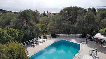 Olga's Sea View Studios -500m from Ipsos