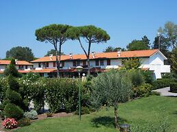 Townhouse With Pool, Garden and Close to Beach