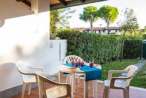 Charming Townhouse With Pool and Garden