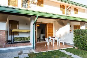 Charming Townhouse With Pool and Garden