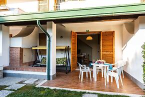 Charming Townhouse With Pool and Garden