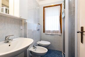 Cozy Townhouse With Pool and Garden