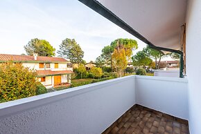 Cozy Townhouse With Pool and Garden