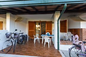 Cozy Townhouse With Pool and Garden