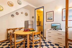 Cozy Townhouse With Pool and Garden