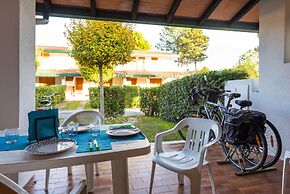 Cozy Townhouse With Pool and Garden