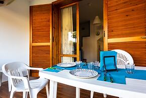 Cozy Townhouse With Pool and Garden