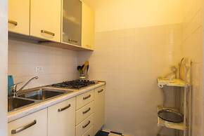 Cozy Townhouse With Pool and Garden