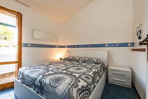 Cozy Townhouse With Pool and Garden