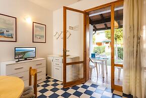 Cozy Townhouse With Pool and Garden