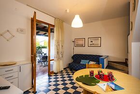 Cozy Townhouse With Pool and Garden