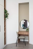 Elegant & Bright 2BR Condos - Steps from Old Town