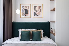 Elegant & Bright 2BR Condos - Steps from Old Town