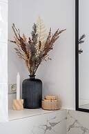 Elegant & Bright 2BR Condos - Steps from Old Town