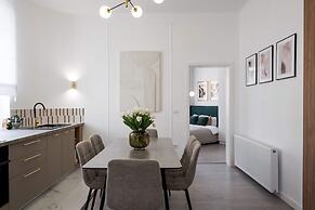 Elegant & Bright 2BR Condos - Steps from Old Town