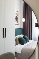 Elegant & Bright 2BR Condos - Steps from Old Town