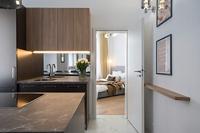 Elegant & Bright 2BR Condos - Steps from Old Town