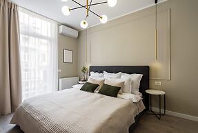 Elegant & Bright 2BR Condos - Steps from Old Town