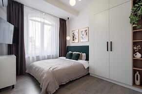 Elegant & Bright 2BR Condos - Steps from Old Town