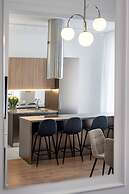 Elegant & Bright 2BR Condos - Steps from Old Town