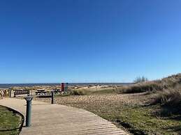 3-bed Seaside Holiday Home -pet Friendly & Parking