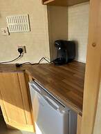 3-bed Seaside Holiday Home -pet Friendly & Parking