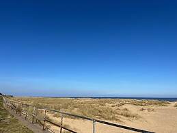 3-bed Seaside Holiday Home -pet Friendly & Parking