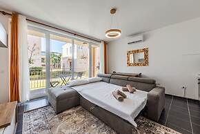 Blue Haven Talea in Tale