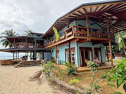 Bocas Beachfront Lodge