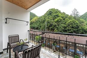 Tonglu You Jian Shui Zhi Lin B&B