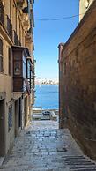 Apartment in Valletta by Ruwts