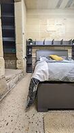 Apartment in Valletta by Ruwts