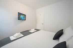 Sunset B Apartment with Private Jacuzzi