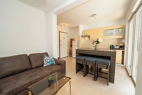 Sunset B Apartment with Private Jacuzzi