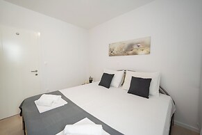 Sunset B Apartment with Private Jacuzzi