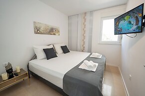 Sunset B Apartment with Private Jacuzzi