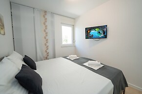 Sunset B Apartment with Private Jacuzzi