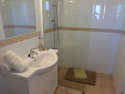Nice 2 Bedroom Apartment