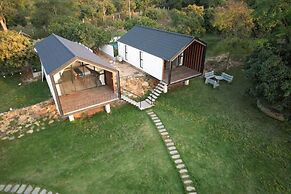 Aura Farms - Private Pool Cottages