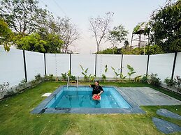 Aura Farms - Private Pool Cottages