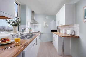 Luxury First Floor 2 bed Apartment