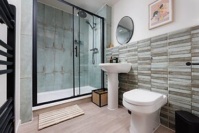 Luxury First Floor 2 bed Apartment